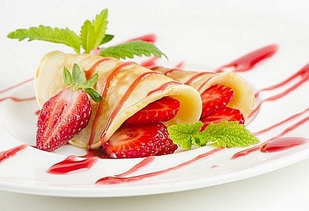 pancakes with strawberries